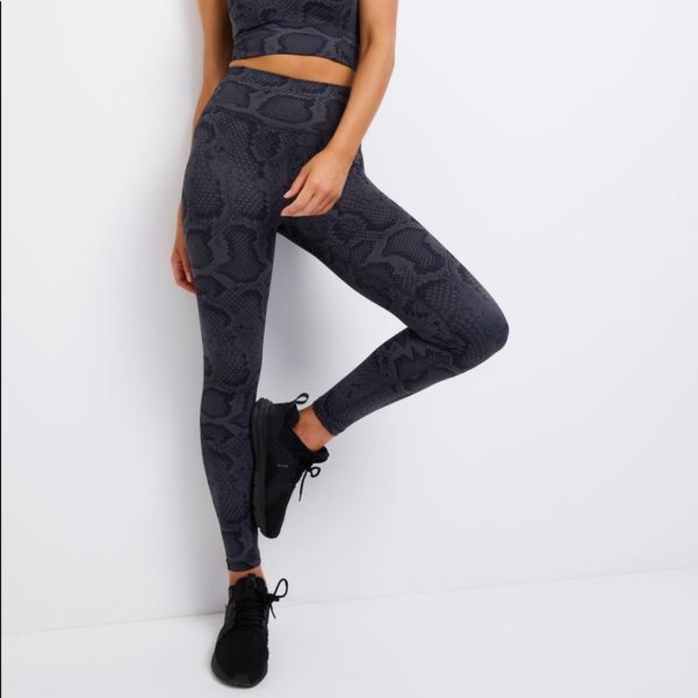 New All Fenix Anthropologie Navy Snake Leggings